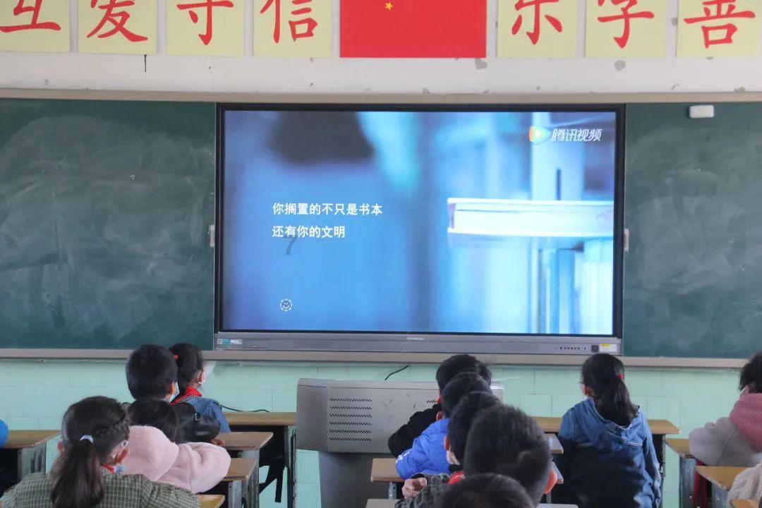 逃离啦啦队员的家